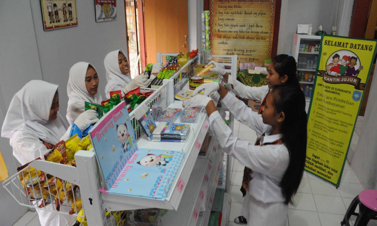 Kantin Sekolah Kejujuran di Surakarta - Kantin-Kantin Sekolah Gokil di Indonesia